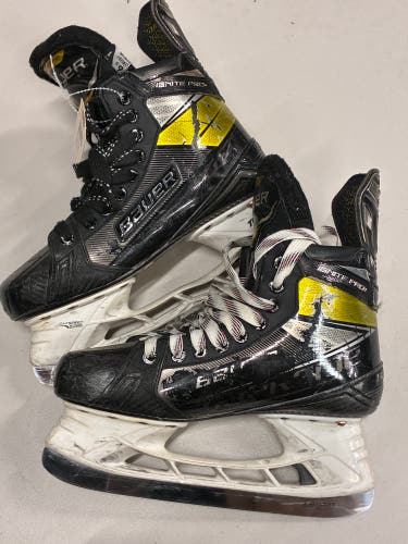 Intermediate Bauer Supreme Ignite Pro+ Hockey Skates 6.5 (Used)