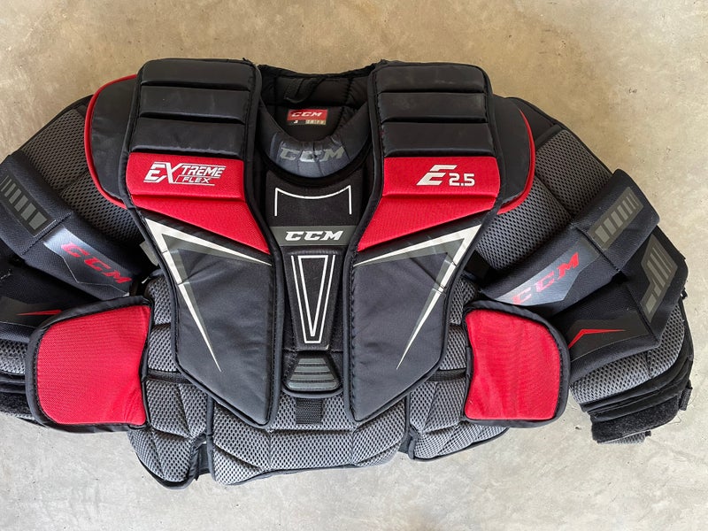 Small / Medium CCM Extreme Flex E2.5 Goalie Chest Protector (Used)