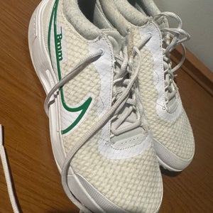Squash court shoes Nike Women’s Size 8
