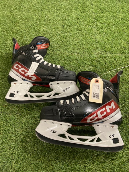 CCM JetSpeed Vibe (SMU) Hockey Skates | Size 5 (Wide)
