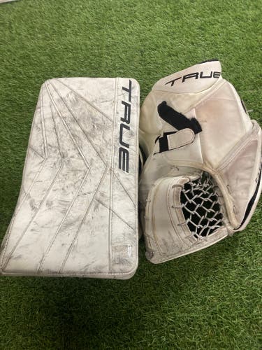 Intermediate True Catalyst 7x3 Goalie Gloves & Blockers Regular (Used)