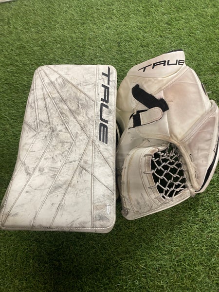 Intermediate True Catalyst 7x3 Regular Goalie Glove & Blocker