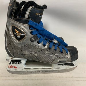 Used CCM VECTOR 3.0 Junior Hockey Skate Junior 04.5 11823-S000034099