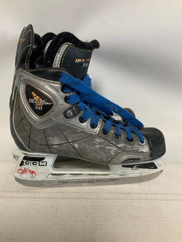 Used CCM VECTOR 3.0 Junior Hockey Skate Junior 04.5 11823-S000034099