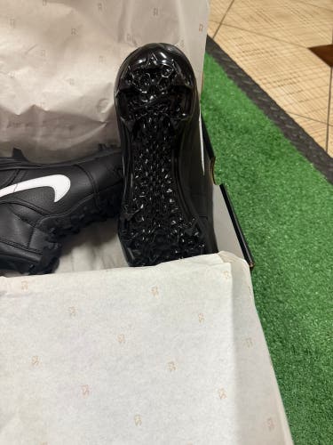 Men's Size M 8.0 (W 9.0) Nike Mid Top Molded Cleats (New)
