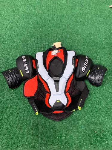 Intermediate Medium Bauer Vapor Hyperlite Shoulder Pads