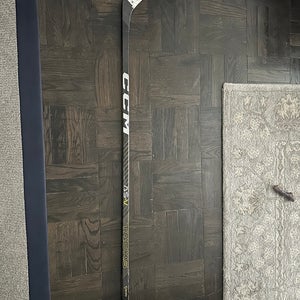 Senior CCM Tacks AS-V Right Handed Hockey Stick P28 (Used)