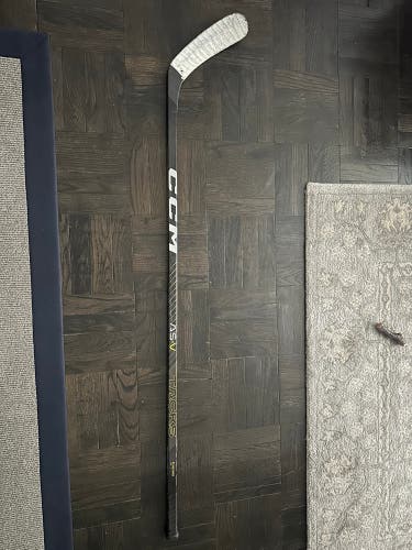 Senior CCM Tacks AS-V Right Handed Hockey Stick P28 (Used)