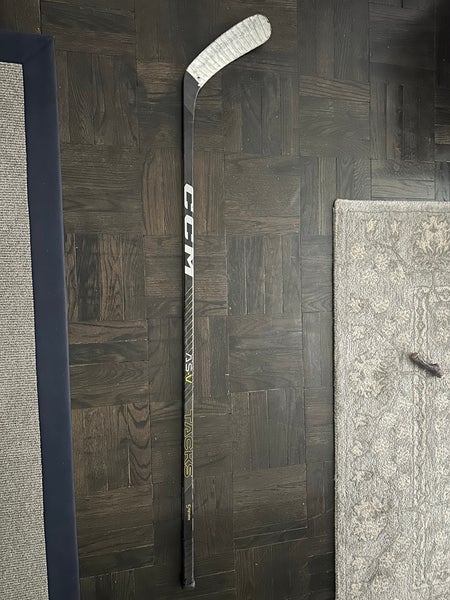 Senior CCM Tacks AS-V Right Handed Hockey Stick P28 (Used)