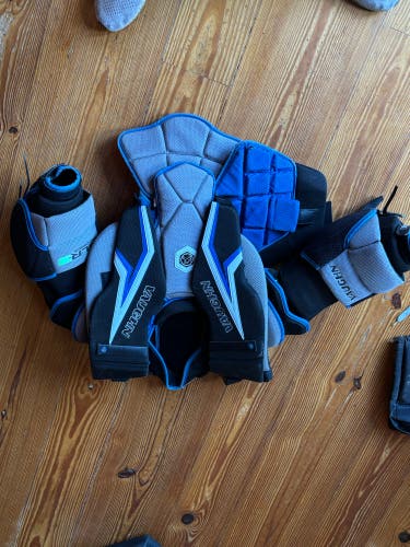 Small 2023 Vaughn SLR3 Pro Carbon Goalie Chest Protector (Used)