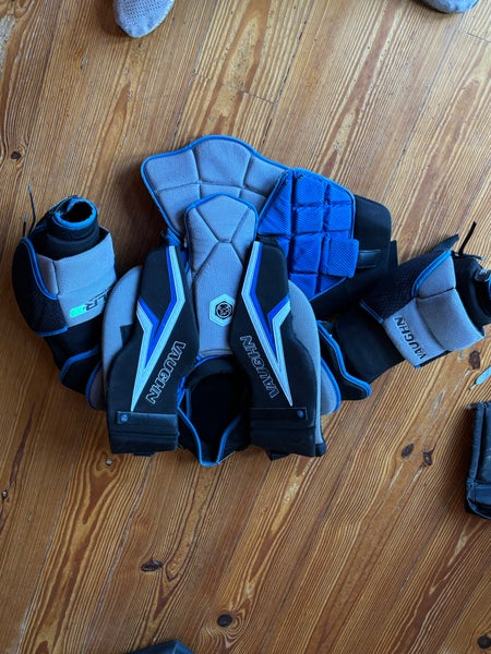 Small 2023 Vaughn SLR3 Pro Carbon Goalie Chest Protector (Used)