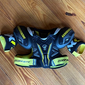 Men's Small / Medium Intermediate Warrior Dynasty AXLT Shoulder Pads (Used)