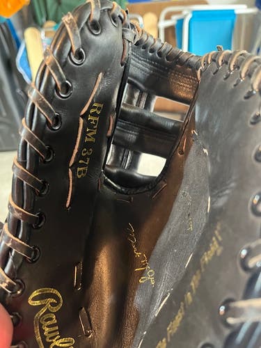 Rawlings Right Hand Throw First Base RFM37B Baseball Glove 11" (Used)