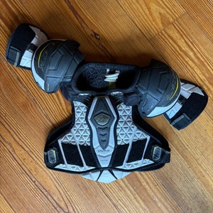 Men's Medium Senior CCM Ultra Tacks Shoulder Pads (Used)