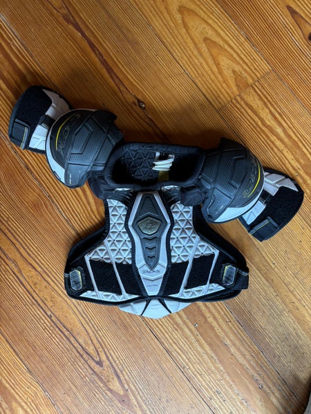 Men's Medium Senior CCM Ultra Tacks Shoulder Pads (Used)