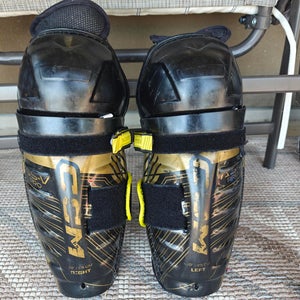 Youth CCM Tacks AS-V Pro 10" Shin Pads (Used)