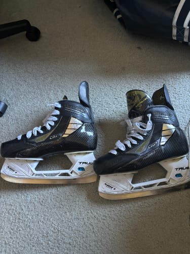 True Catalyst 9 Hockey Skates Wide Width 7.5 (Used)