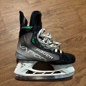 2021 Bauer Vapor Hyperlite Hockey Skates Regular Width Pro Stock Size 6.5 (Used)