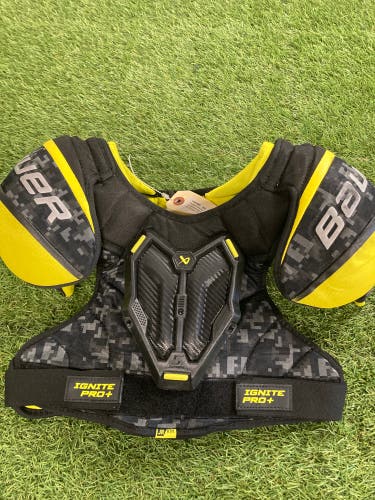 Medium Junior Bauer Supreme Ignite Pro Shoulder Pads (Used)