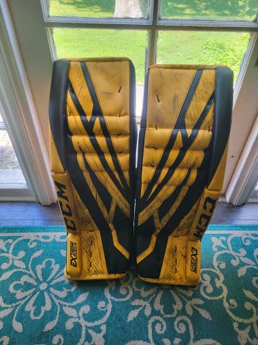 34" CCM Extreme Flex 4 Goalie Leg Pads (Used)