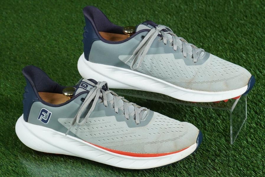 FOOTJOY FLEX XP GOLF SHOES MENS 11.5M SPIKELESS, GREY / RED  display picture 2