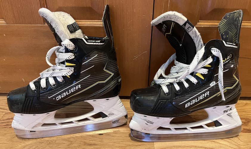 Bauer Supreme M40 Hockey Skates Size 3 (Used)