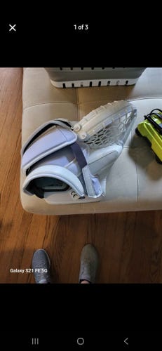Warrior regular goalie glove