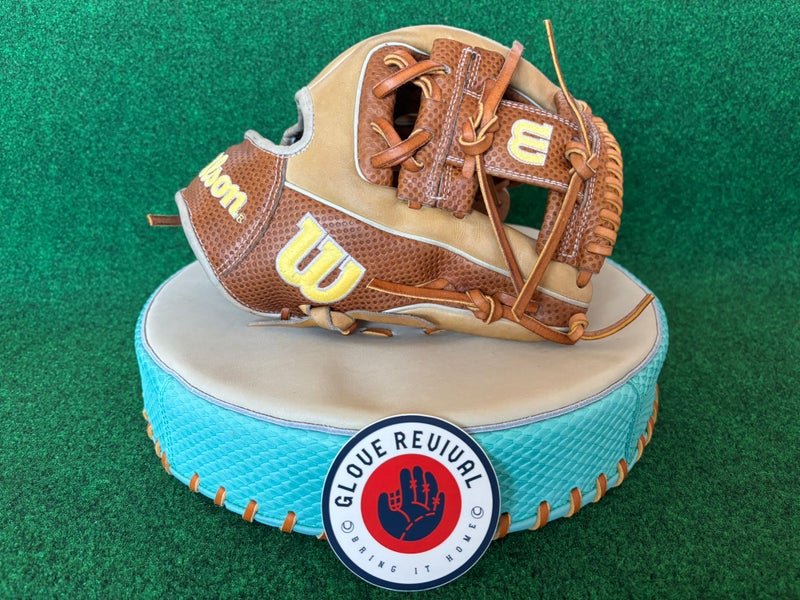 Wilson RH Infield A2000 Baseball Glove 11.5" (Used)