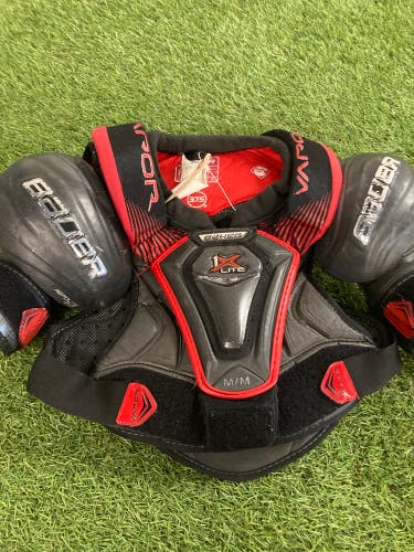 Junior Medium Bauer Vapor 1X Lite Shoulder Pads