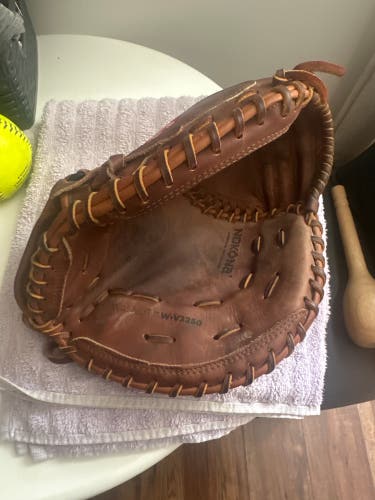 Nokona RH Catcher's Softball Glove 32.5" (Used)
