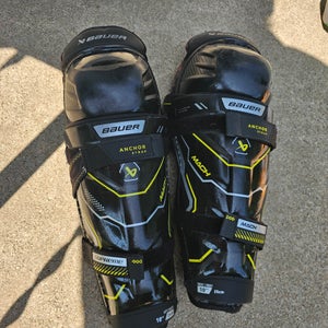 Youth Bauer Supreme Mach 10" Shin Pads (Used)