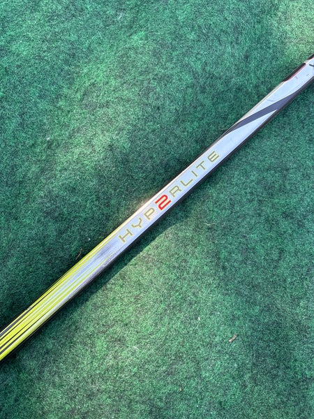 Youth Bauer Vapor Hyperlite 2 Hockey Stick Right Handed P92 (Used) | 30 Flex