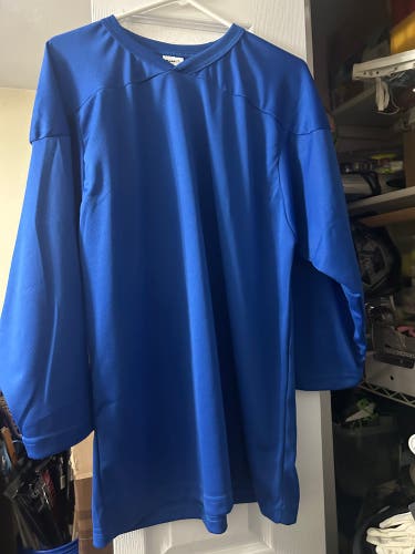 (New) small men’s practice jersey new no tags