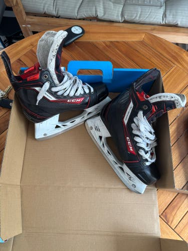 2017 CCM JetSpeed Hockey Skates Regular Width Pro Stock 7 (Used)