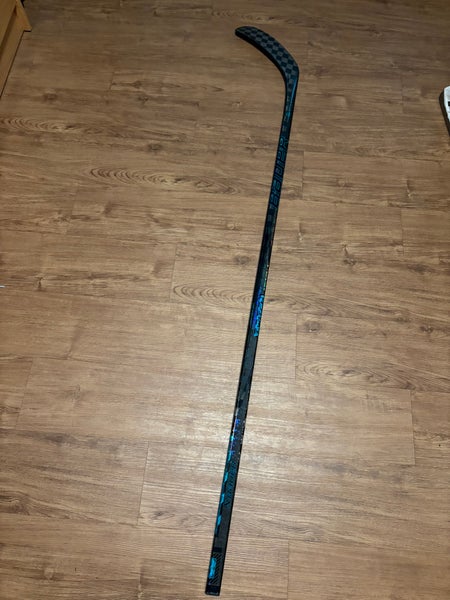 Senior Bauer Twitch Right Handed Hockey Stick P90TM (New)