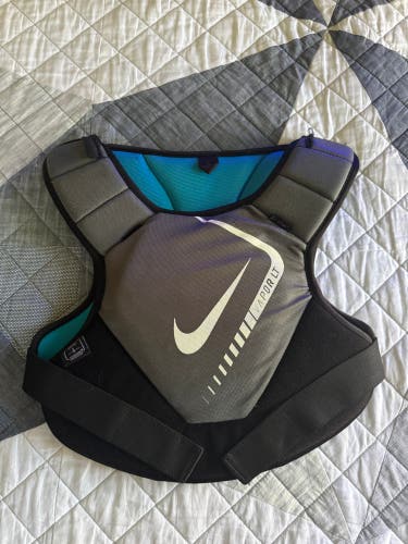 Large Youth Nike Vapor LT Shoulder Pads (Used)