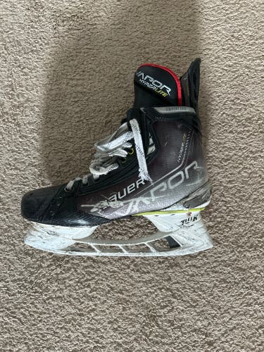 Bauer Vapor Hyperlite Hockey Skates 8.5 (Used)