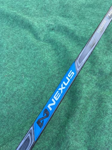 Senior Bauer Team Nexus Hockey Stick Right Handed P88 Pro Stock (New)
