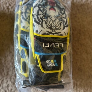 LEVEL WORLDCUP CF MITT (new) size 8