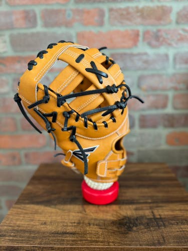 New Easton Professional Series 13 LHT Softball 1B Mitt