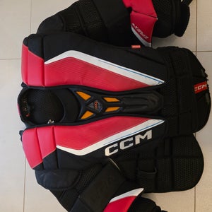 FREE SHIPPING! Large  CCM EFLEX 6 Goalie Chest Protector  (Used)