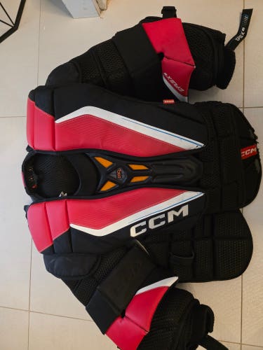 Large  CCM EFLEX 6 Goalie Chest Protector  (Used)