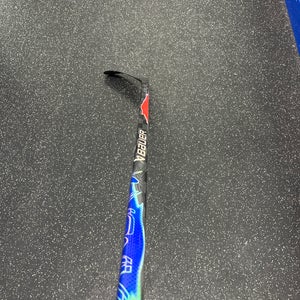 Intermediate Bauer Vapor FlyLite Right Handed Hockey Stick P28M Pro Stock (Used)