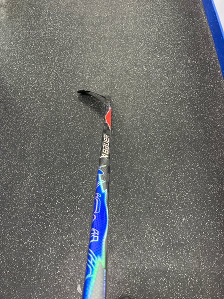 Intermediate Bauer Vapor FlyLite Right Handed Hockey Stick P28M Pro Stock (Used)