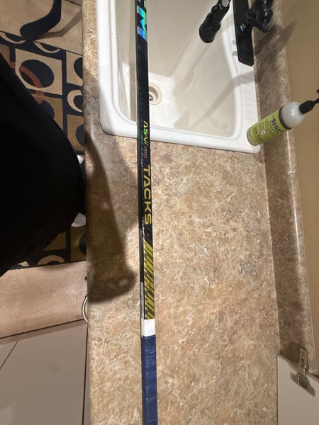 Senior CCM Right Handed Hockey Stick P28 (Used)