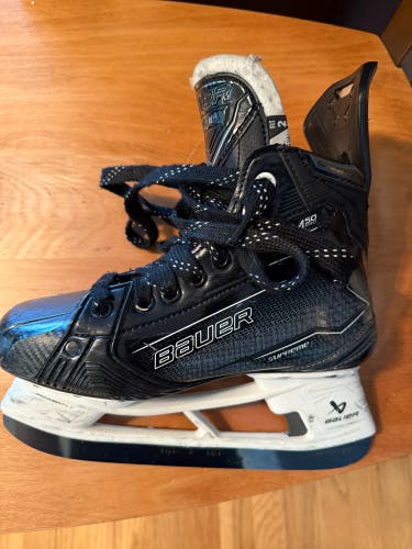 2024 Bauer Supreme M5 Pro Hockey Skates Regular Width Size 4 (Used)