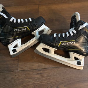 CCM Super Tacks 9370 Hockey Goalie Skates Size 2.5 (Used)