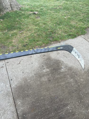 *Broken*Senior Warrior Alpha DX Pro Left Hand Hockey Stick Mid Pattern Pro Stock (Used)