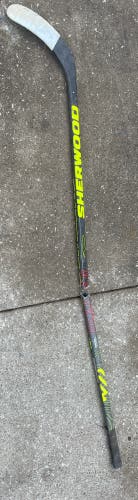 *broken* Senior Sher-Wood Rekker Legend 2 Right Handed Hockey Stick P92 (Used)