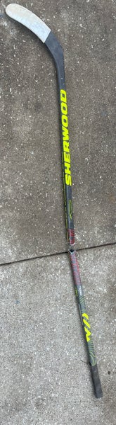 *broken* Senior Sher-Wood Rekker Legend 2 Right Handed Hockey Stick P92 (Used)